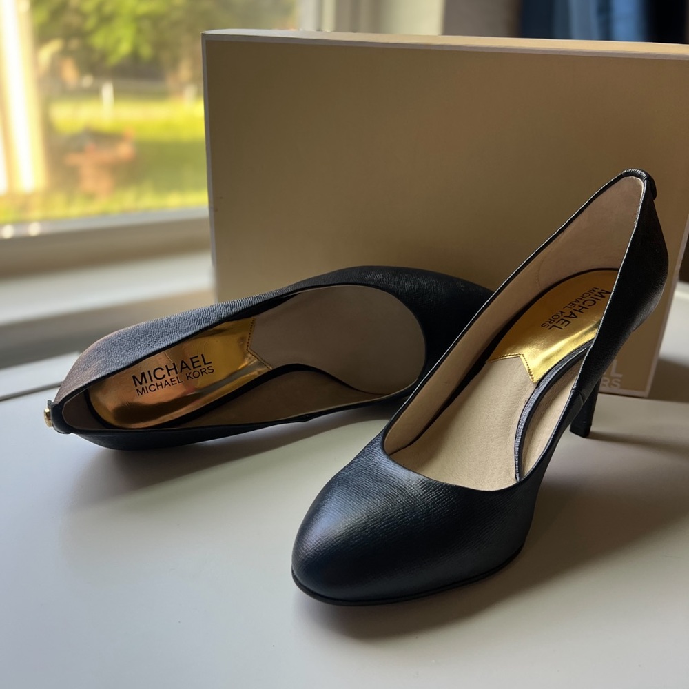 MICHAEL Michael Kors, Size 10, Navy Pumps